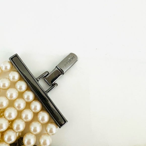 GIVENCHY pearl cuff bracelet - Picture 4 of 5